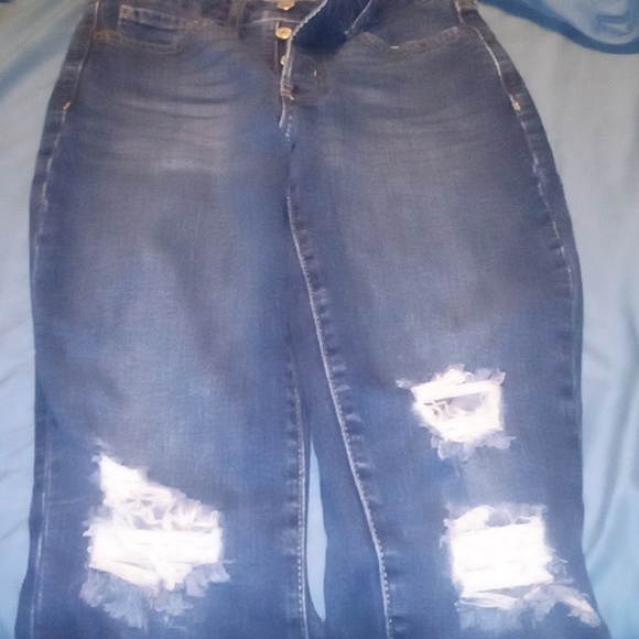 Old Navy High Rise Ripped Jeans - Picture 3 of 4
